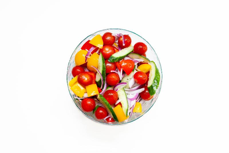 Sliced Tomato & Red Onion Salad Serves up to 10